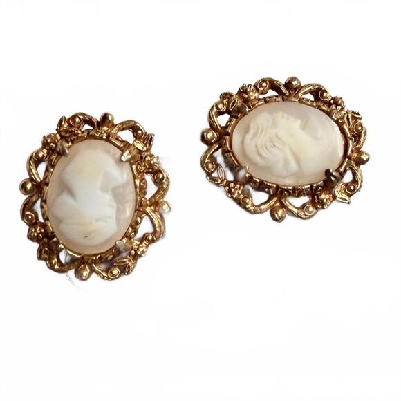 Vintage Florenza Victorian Revival Cameo Clip-On Earrings - Picture 6 of 8